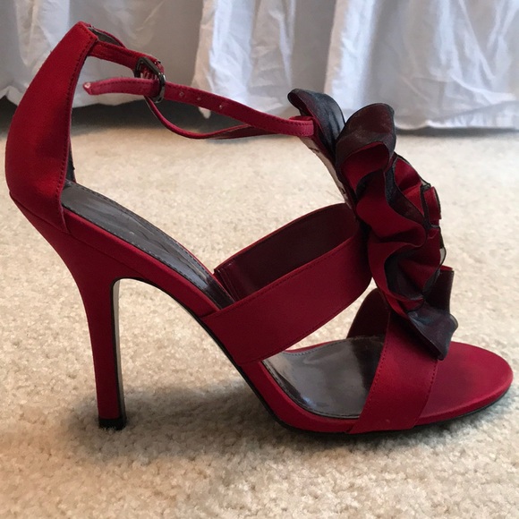 Heels - Picture 2 of 4